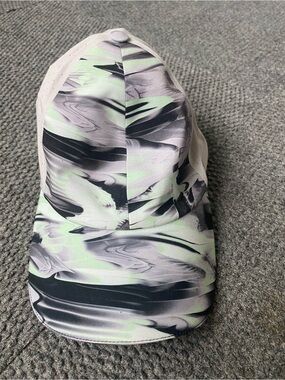 lululemon athletica Light Gray Cap with Mint and Black Swirl Visor